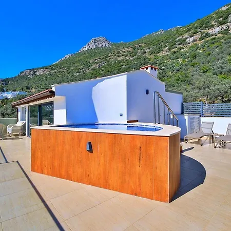 5 Bedroom Luxury Seaviews - Private Heated Pool Καλκάν