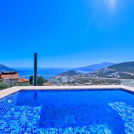5 Bedroom Luxury Seaviews - Private Heated Pool