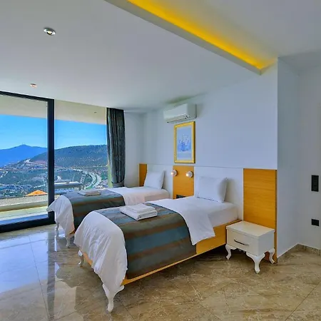 5 Bedroom Luxury Seaviews - Private Heated Pool *