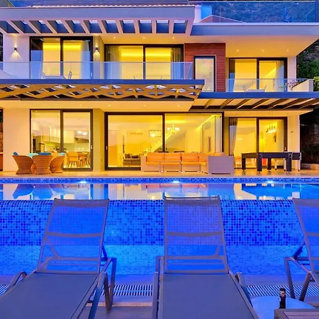 5 Bedroom Luxury Seaviews - Private Heated Pool Καλκάν