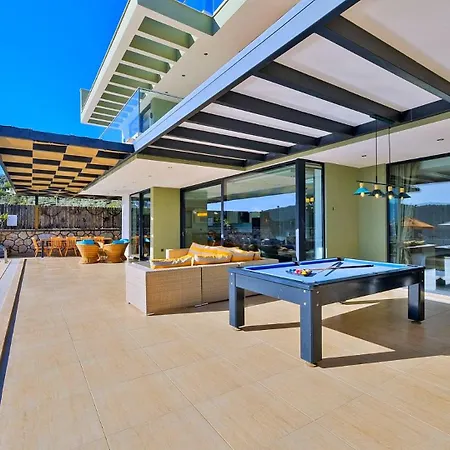 5 Bedroom Luxury Seaviews - Private Heated Pool Βίλα