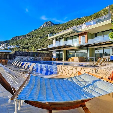 5 Bedroom Luxury Seaviews - Private Heated Pool Καλκάν