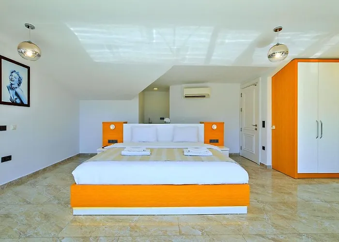 Villa 5 Bedroom Luxury Seaviews - Private Heated Pool