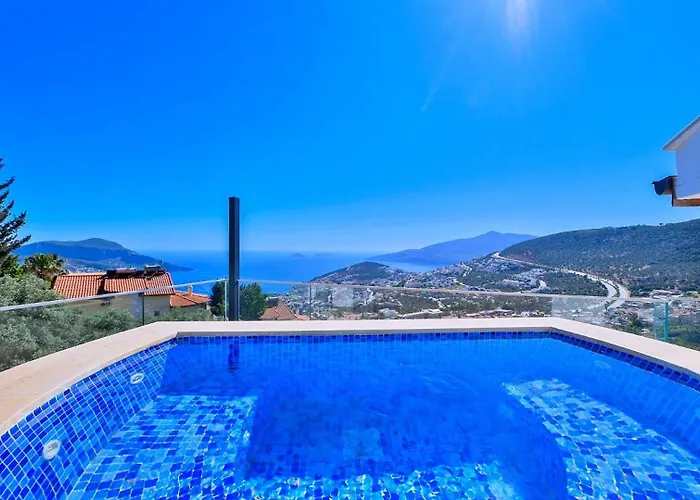 5 Bedroom Luxury Seaviews - Private Heated Pool