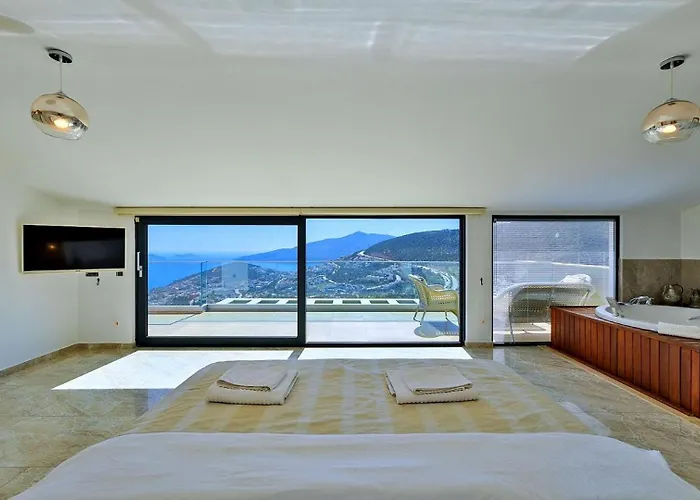 Villa 5 Bedroom Luxury Seaviews - Private Heated Pool