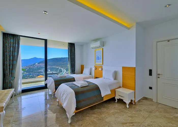 5 Bedroom Luxury Seaviews - Private Heated Pool *