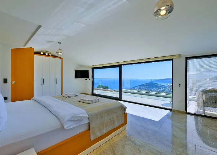 5 Bedroom Luxury Seaviews - Private Heated Pool Villa