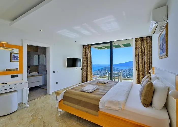 5 Bedroom Luxury Seaviews - Private Heated Pool *