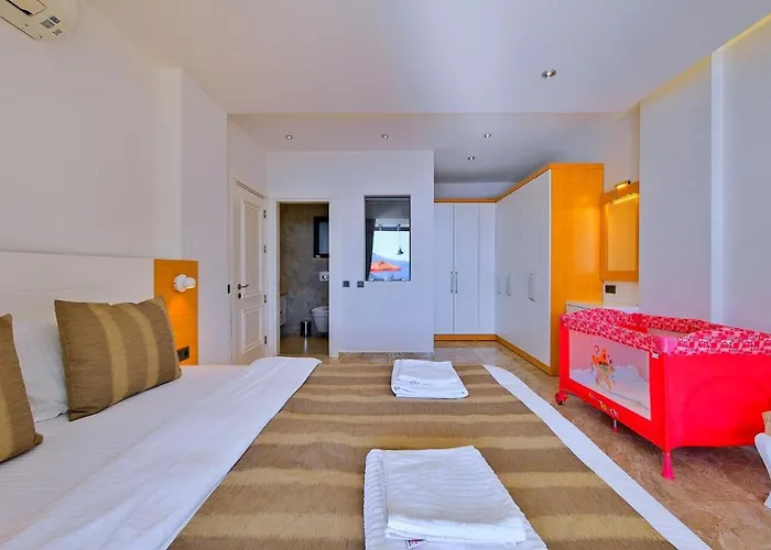 5 Bedroom Luxury Seaviews - Private Heated Pool Villa