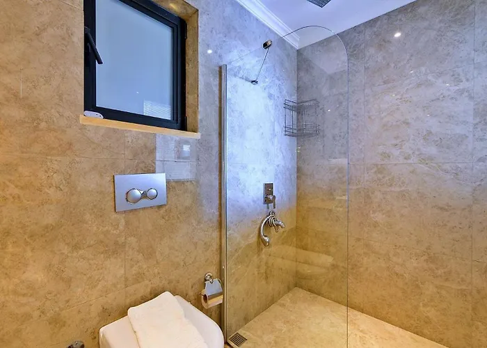 Villa 5 Bedroom Luxury Seaviews - Private Heated Pool