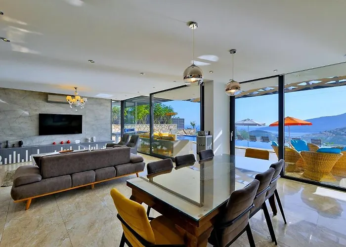 5 Bedroom Luxury Seaviews - Private Heated Pool *