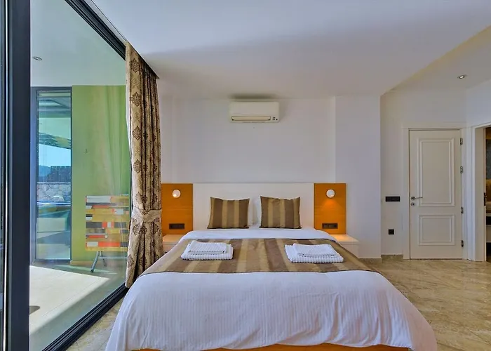 Villa 5 Bedroom Luxury Seaviews - Private Heated Pool