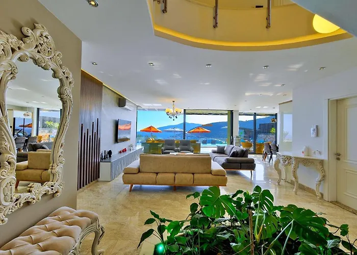 5 Bedroom Luxury Seaviews - Private Heated Pool Villa *