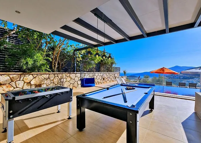 Villa 5 Bedroom Luxury Seaviews - Private Heated Pool *