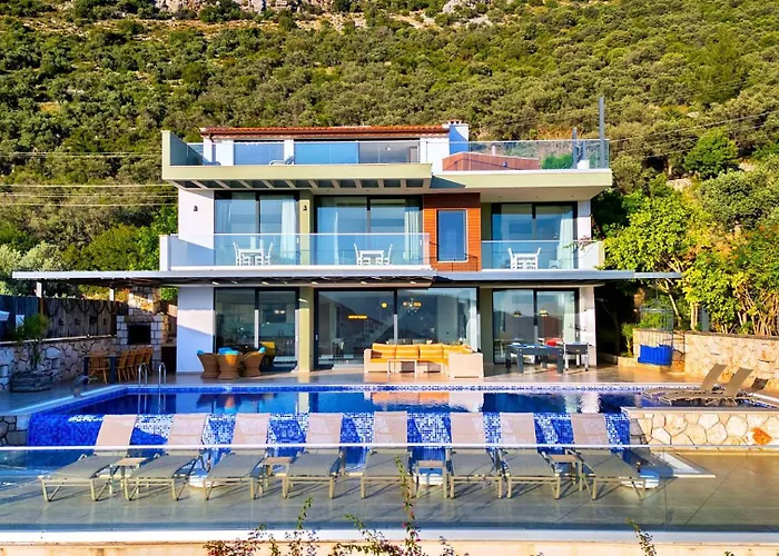 5 Bedroom Luxury Seaviews - Private Heated Pool *