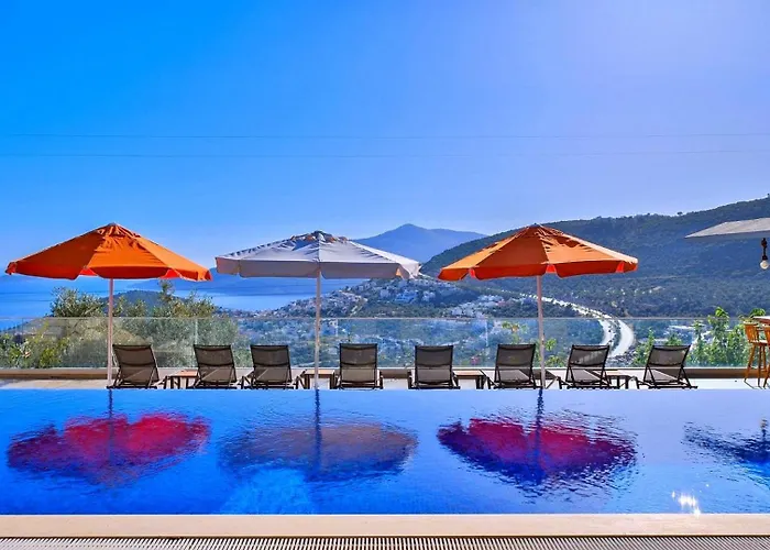 5 Bedroom Luxury Seaviews - Private Heated Pool Villa *