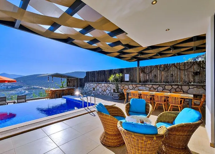 5 Bedroom Luxury Seaviews - Private Heated Pool *