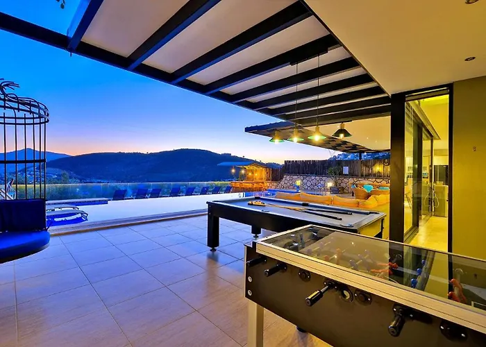 5 Bedroom Luxury Seaviews - Private Heated Pool