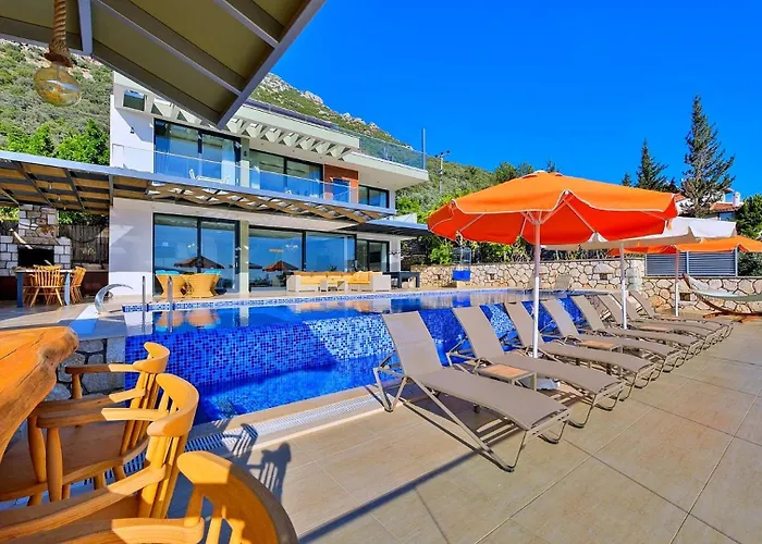 Villa 5 Bedroom Luxury Seaviews - Private Heated Pool