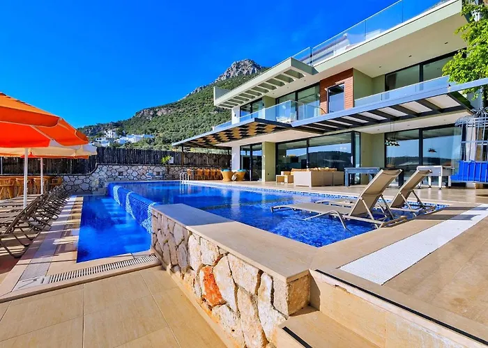 5 Bedroom Luxury Seaviews - Private Heated Pool Villa *