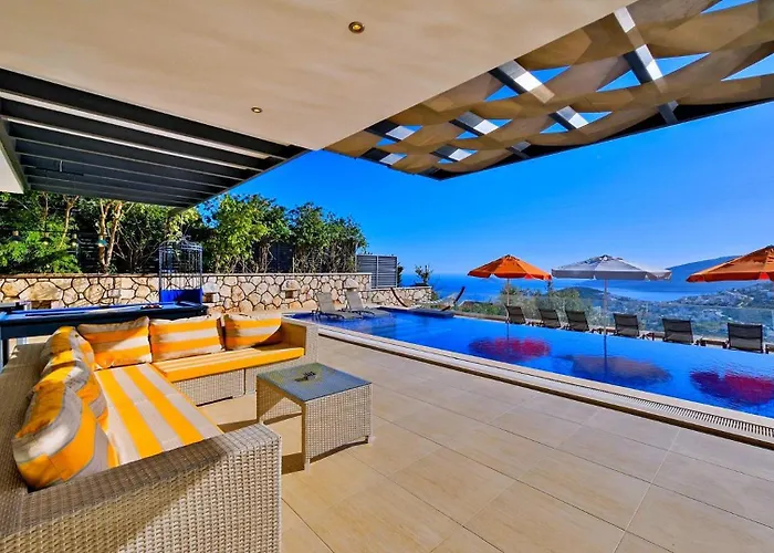 Villa 5 Bedroom Luxury Seaviews - Private Heated Pool *