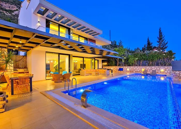 Villa 5 Bedroom Luxury Seaviews - Private Heated Pool *
