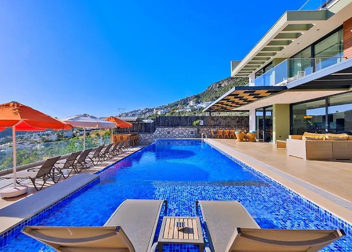 5 Bedroom Luxury Seaviews - Private Heated Pool Villa