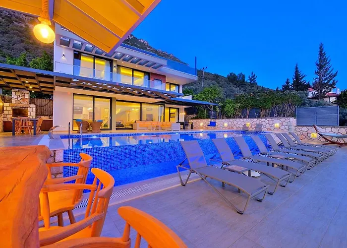 5 Bedroom Luxury Seaviews - Private Heated Pool Villa *