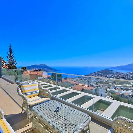Villa 5 Bedroom Luxury Seaviews - Private Heated Pool *