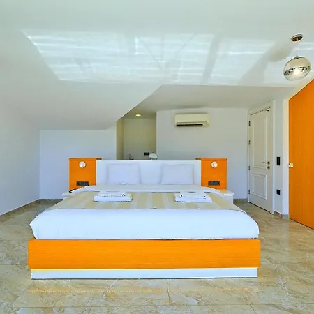 Villa 5 Bedroom Luxury Seaviews - Private Heated Pool