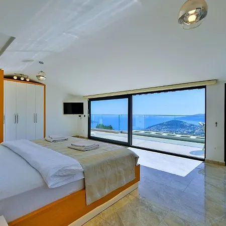 5 Bedroom Luxury Seaviews - Private Heated Pool Villa