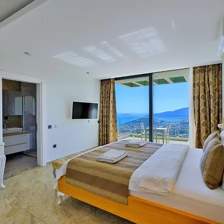5 Bedroom Luxury Seaviews - Private Heated Pool *