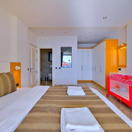 5 Bedroom Luxury Seaviews - Private Heated Pool Villa