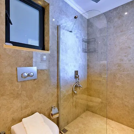 Villa 5 Bedroom Luxury Seaviews - Private Heated Pool