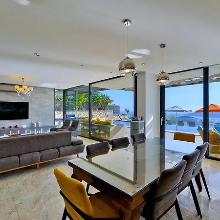 5 Bedroom Luxury Seaviews - Private Heated Pool *