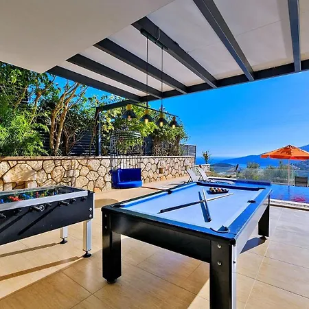 Villa 5 Bedroom Luxury Seaviews - Private Heated Pool *