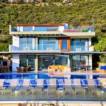5 Bedroom Luxury Seaviews - Private Heated Pool *