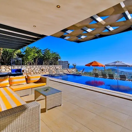 Villa 5 Bedroom Luxury Seaviews - Private Heated Pool *