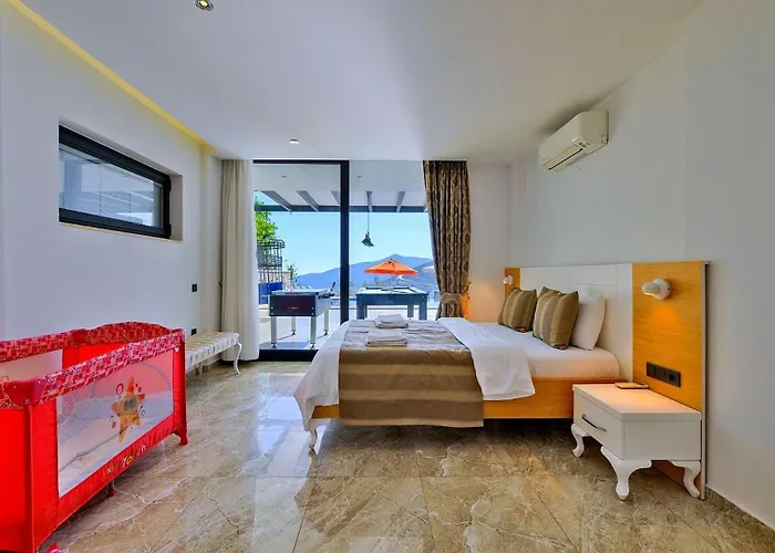 Villa 5 Bedroom Luxury Seaviews - Private Heated Pool Kalkan
