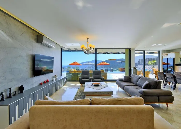 5 Bedroom Luxury Seaviews - Private Heated Pool