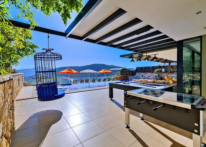 Villa 5 Bedroom Luxury Seaviews - Private Heated Pool *