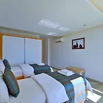 5 Bedroom Luxury Seaviews - Private Heated Pool