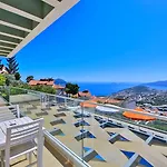 5 Bedroom Luxury Seaviews - Private Heated Pool Villa *