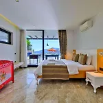 Villa 5 Bedroom Luxury Seaviews - Private Heated Pool Kalkan