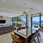 5 Bedroom Luxury Seaviews - Private Heated Pool *