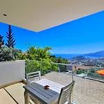5 Bedroom Luxury Seaviews - Private Heated Pool