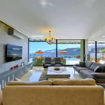 5 Bedroom Luxury Seaviews - Private Heated Pool