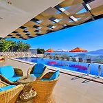 5 Bedroom Luxury Seaviews - Private Heated Pool Villa