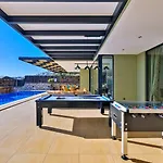 5 Bedroom Luxury Seaviews - Private Heated Pool Villa