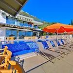 Villa 5 Bedroom Luxury Seaviews - Private Heated Pool